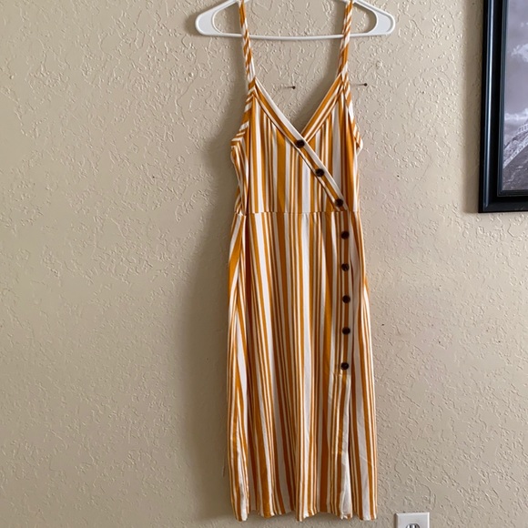 Dresses & Skirts - Maxi Yellow Stripped Dress Size M